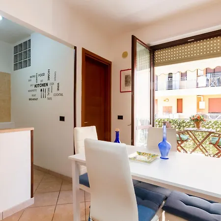 Guesthost - De Blasi House Lecce