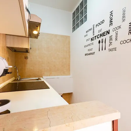 Guesthost - De Blasi House Apartment